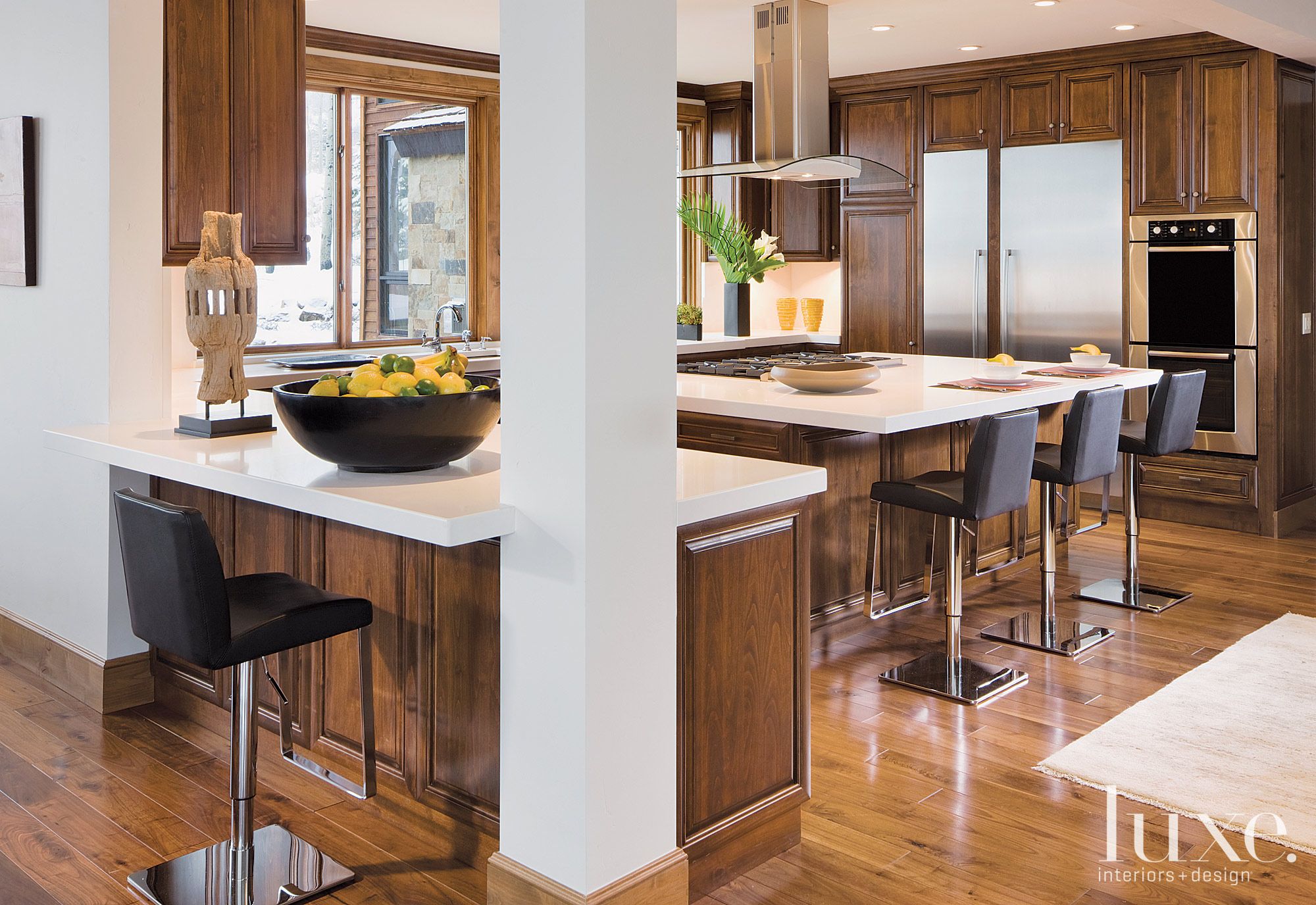 Dark stained wood kitchen - Luxe Interiors + Design