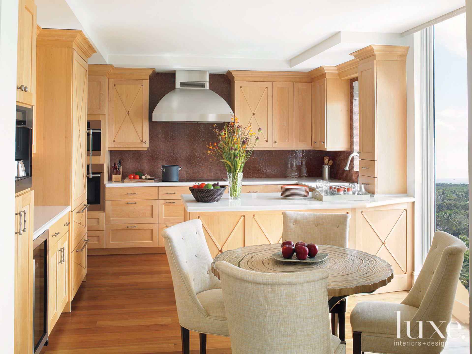 Kitchen With Mosaic Backsplash - Luxe Interiors + Design
