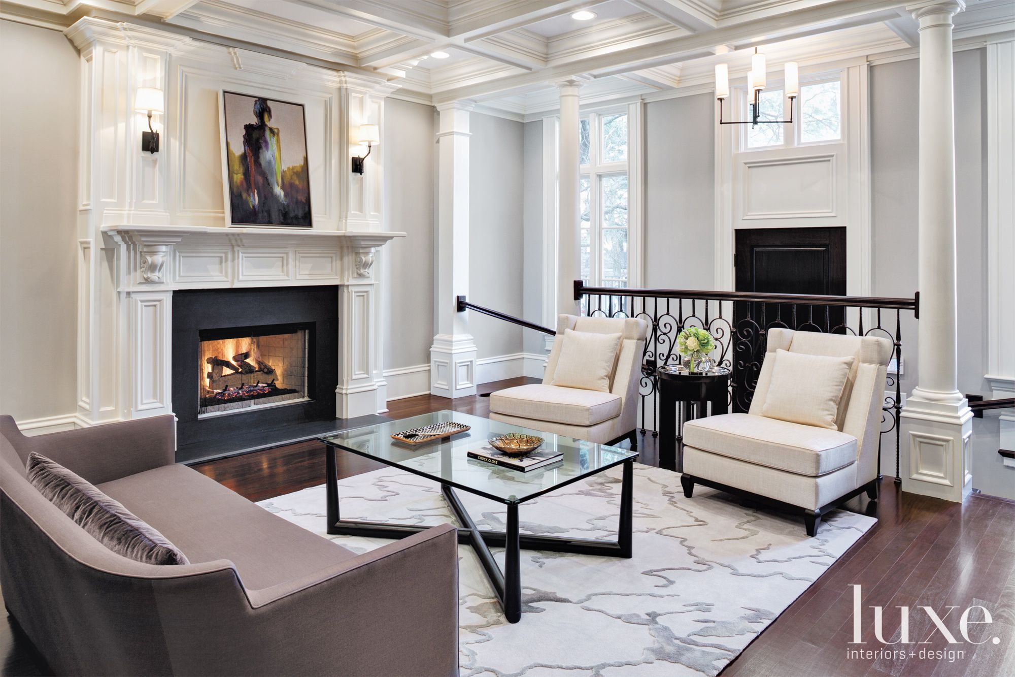 Living Room With Streamlined Furnishings - Luxe Interiors + Design