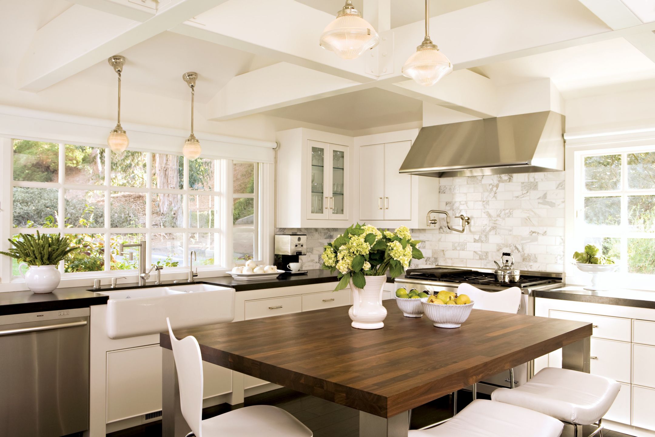 Contemporary Neutral Kitchen - Luxe Interiors + Design