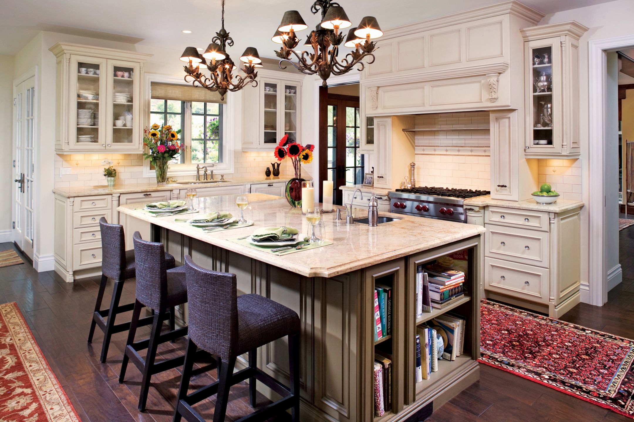 Traditional White Kitchen - Luxe Interiors + Design