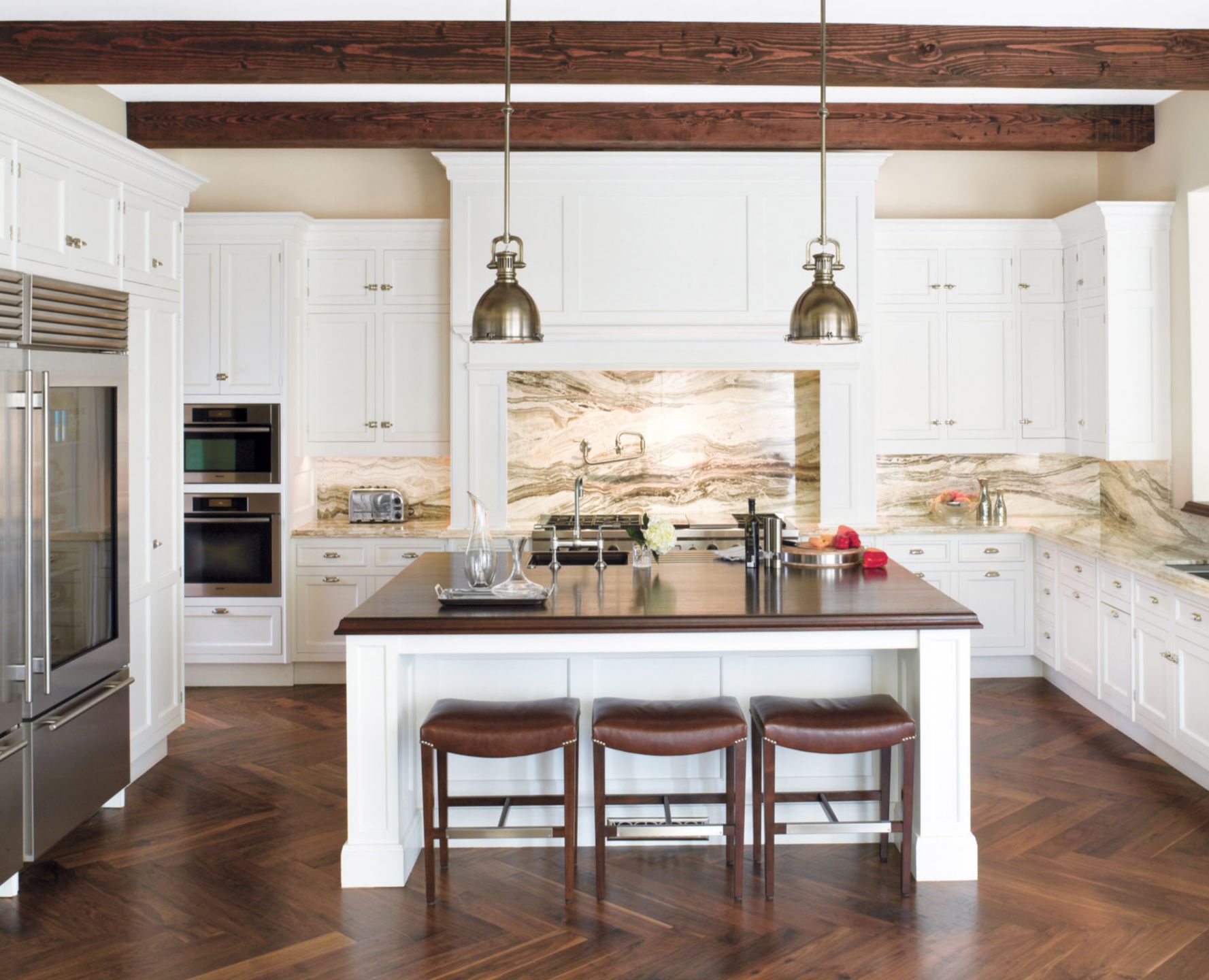 Contemporary White Kitchen - Luxe Interiors + Design