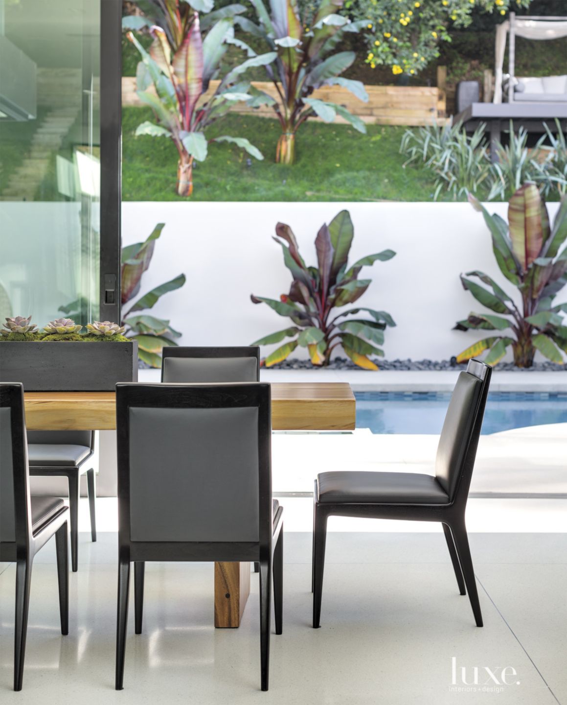 Modern IndoorOutdoor Dining Room Luxe Interiors + Design