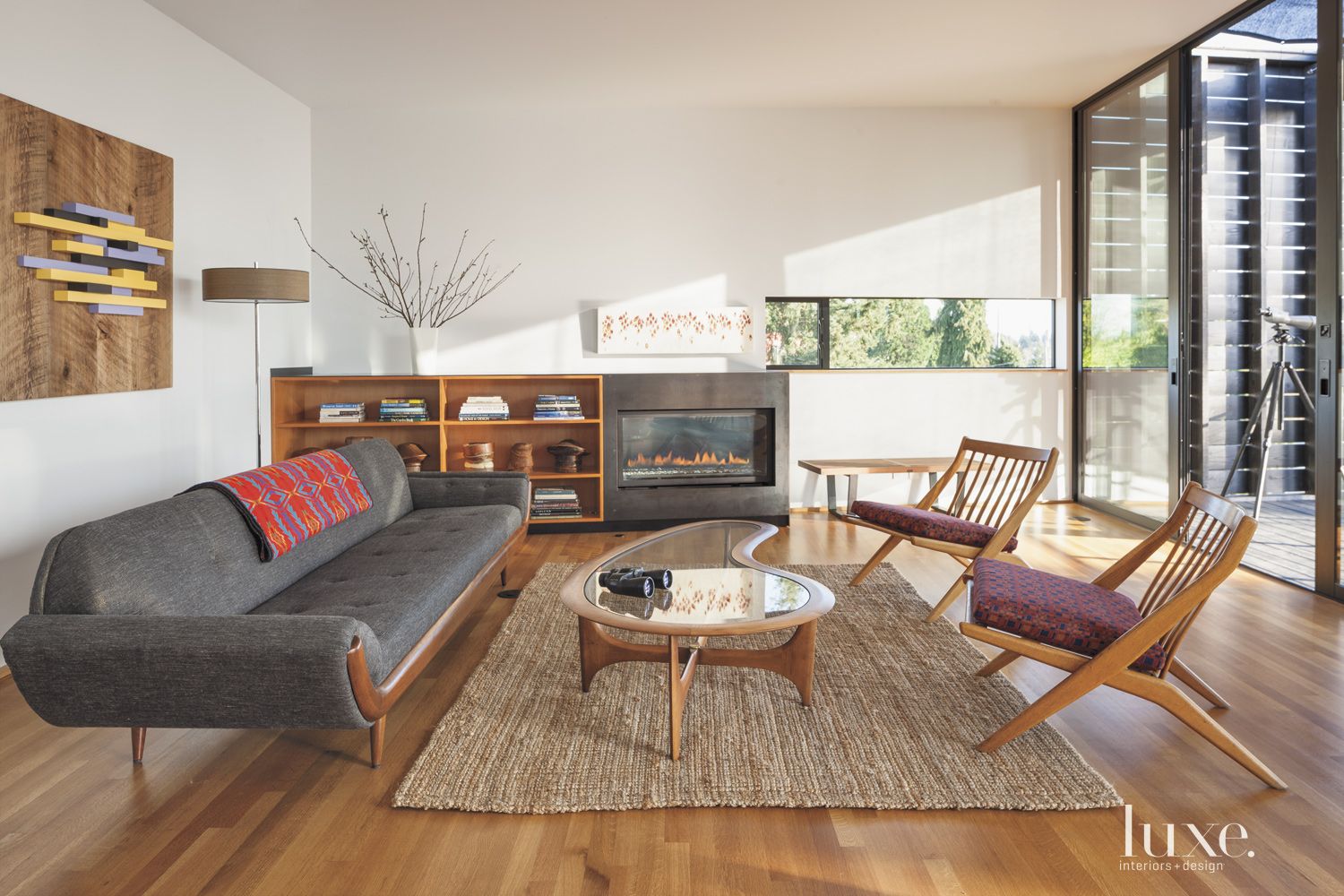 Modern Upper-Level Living Room - Luxe Interiors + Design